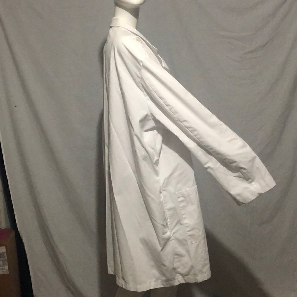 Landau Lab Coat - Picture 3 of 7